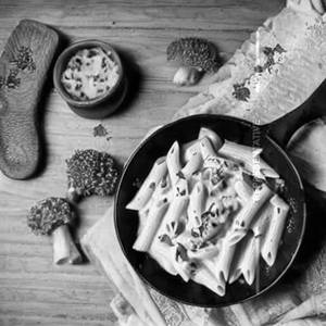 Cheesy Mushroom  White Sauce Pasta