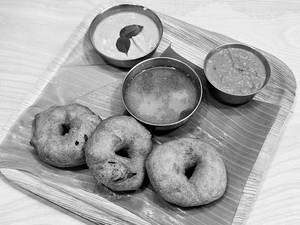 Medu Vada [3 Pcs]