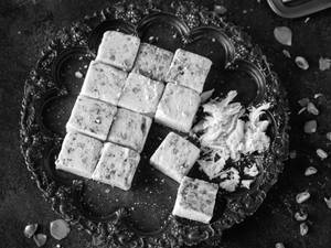 White Soan Papdi (250 Gms)