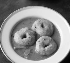 Sambar Vada (2 Pieces)