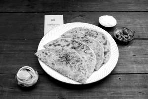 Paneer  Tawa Paratha (2Pcs) with Curd