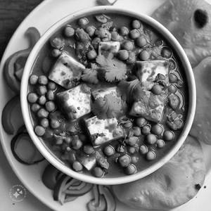Matar Paneer + 2 Missi Roti