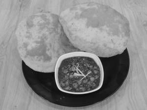 Chole Bhature [2 Pieces]