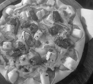 Makhani paneer pizza