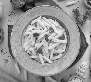 Pasta white sauce penne alfredo