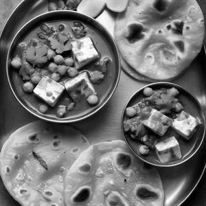 Chole Paneer + 4 Butter Roti
