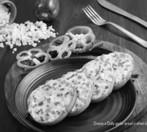 Cheese and chilli garlic bread