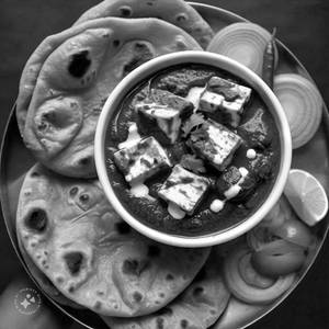 Palak Paneer + 1 Missi Roti + 2 Butter Roti