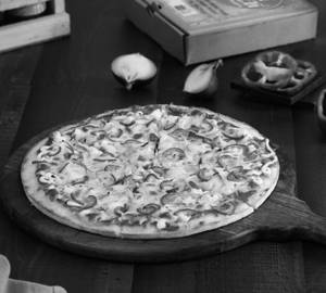 Onion crispecial caps pizza
