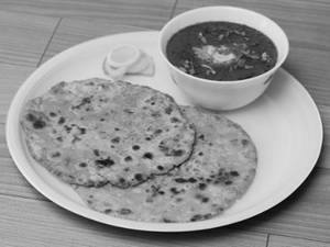 Makke Ki Roti (2 Pcs) + Choice Of Gravy