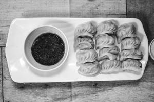 Veg Momos ( 6Pcs)