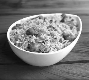 Manchurian Fried Rice (Served with raita)