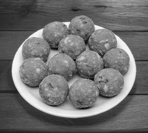 Aata Gond Laddu