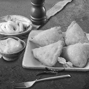 Cheesy Triangles (10 Pcs)