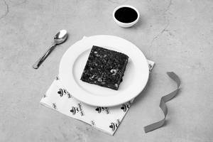 Walnut Brownie With Chocolate Sauce