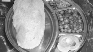 Chole Bhature [1 Plate] With 1 Lassi