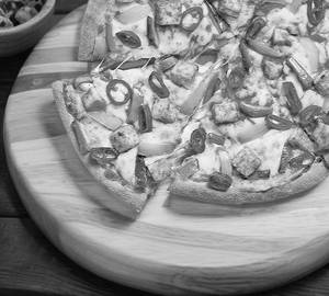 Paneer pizza [medium 8 inches 6 pieces]