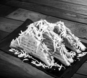 Double cheese grilled sandwich [3 layer]