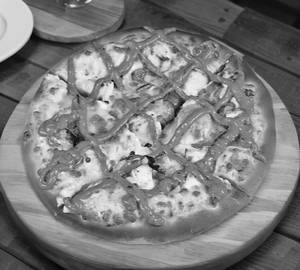 Makhani paneer pizza