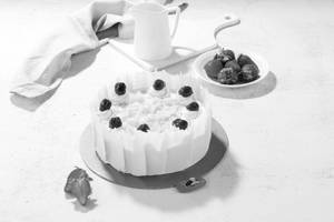 Eggless Strawberry Gateau Cream Cake (800 gms) (363.59 Kcal)