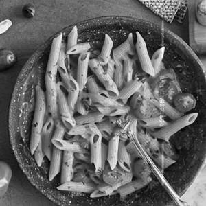 Alfredo Veg Penne Pasta + Garlic Bread