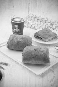 Paneer Puff (168.5 Kcal) (100 g)