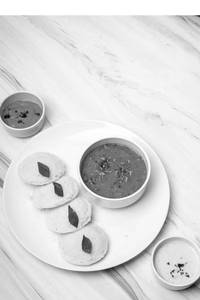 Idli Sambhar [4 Pieces]