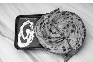 Dal Makhani with 2 Laccha Paratha