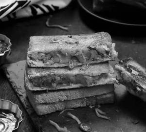 Patato Toast.   FREE  Chips 