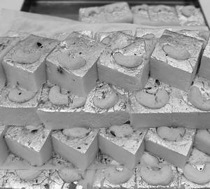 Khoya Kaju Barfi/kg