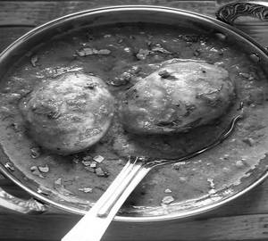 Egg curry (2pcs)