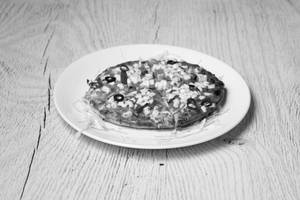 Paneer makhani cheese pizza 9 inches