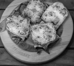 Tandoori Paneer Garlic Bread