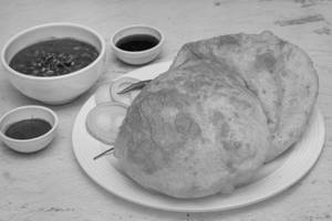 Chole Bhature [Serves 1]