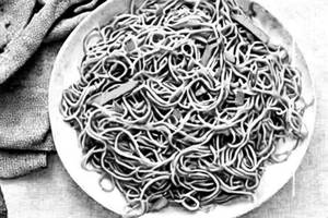 Veg Garlic Hakka Noodles