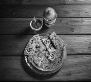 Paneer do pyaza paratha