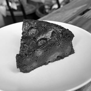 Chocolate-rye & Cherry Cake (vegan)