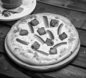 Classic Paneer & Capsicum Pizza