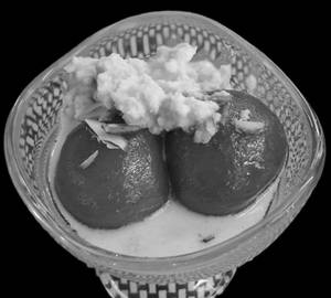 Gulab Jamun With Rabari (1 Pcs)