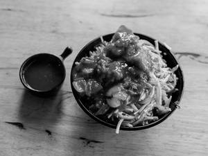 Veg Noodle Bowl With Hot Garlic Curry