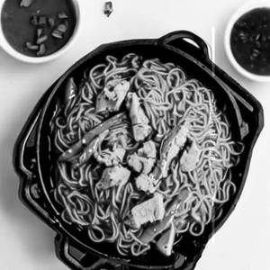 Chicken Schezwan Gravy Noodles