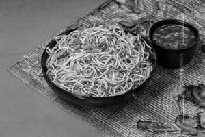 Mushroom Hakka Noodles