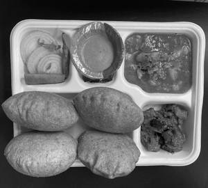Bedmi Poori With Aloo Sabzi And Khatta Meetha Sitaphal (Kaddu)