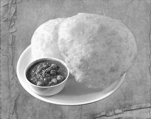 Chole + Bhature [2 pcs]