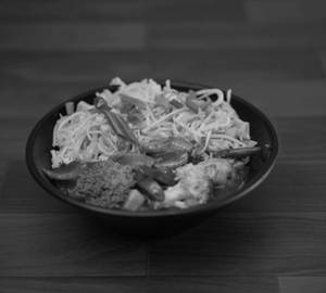 Veg Hakka Noodles with Exotic Veggies in Hunan Sauce Bowl