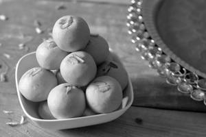 Besan Laddu.