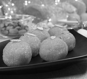 Desi Ghee Kesar Laddu