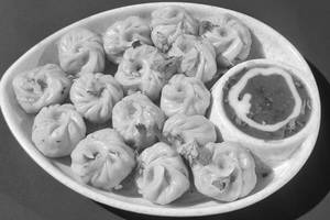 Peri Peri Paneer Steamed Momos