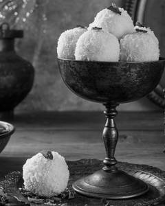 Coconut laddu