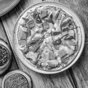 Chicken Salami Pizza